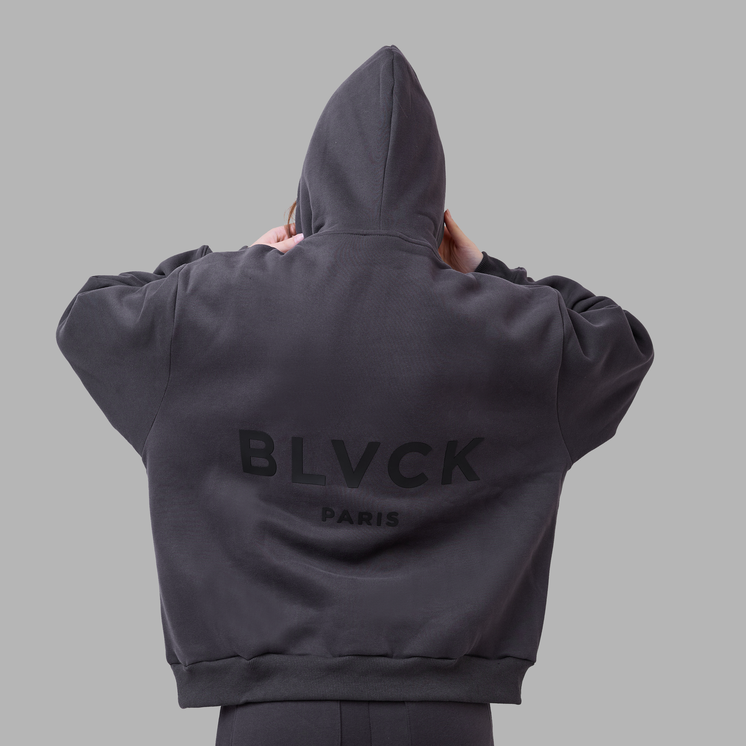 Shades of Blvck Hoodie Charcoal - modelo